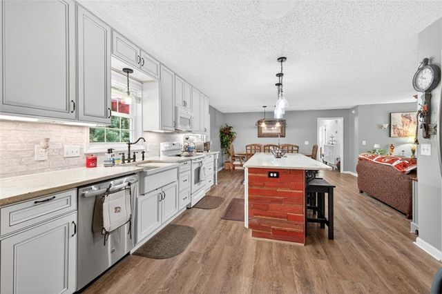 5867 Meadow View Lane, Flowery Branch, GA 30542