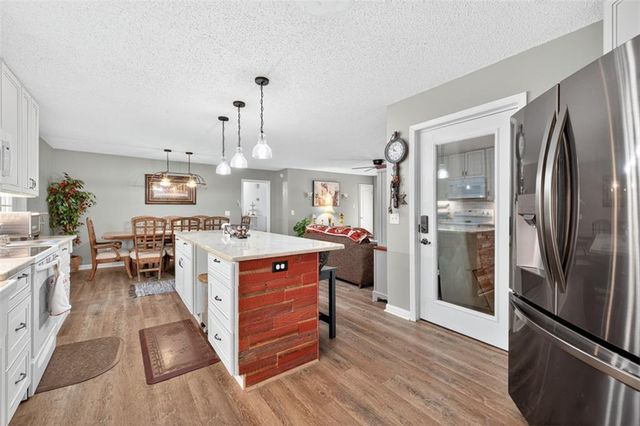 5867 Meadow View Lane, Flowery Branch, GA 30542