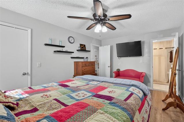 5867 Meadow View Lane, Flowery Branch, GA 30542