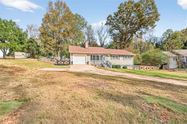 5867 Meadow View Lane, Flowery Branch, GA 30542