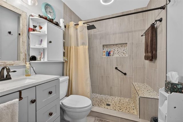 5867 Meadow View Lane, Flowery Branch, GA 30542