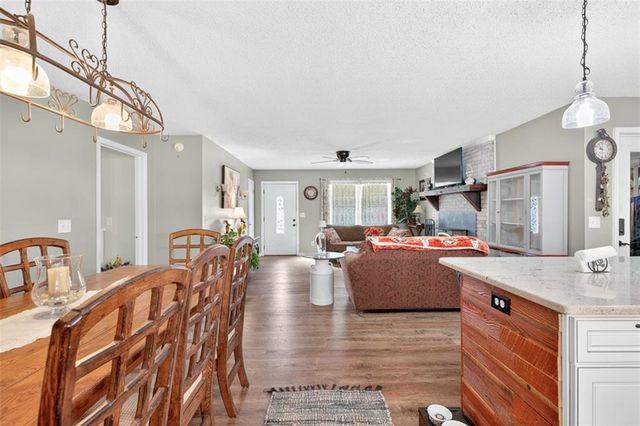 5867 Meadow View Lane, Flowery Branch, GA 30542