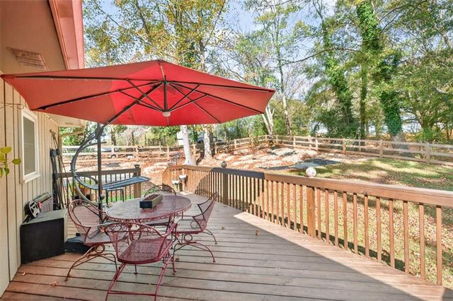 5867 Meadow View Lane, Flowery Branch, GA 30542