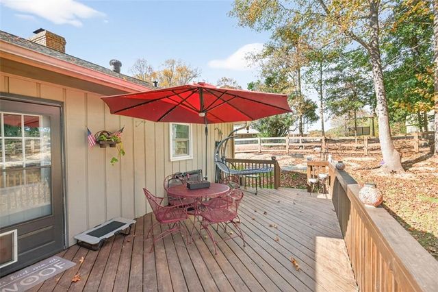 5867 Meadow View Lane, Flowery Branch, GA 30542