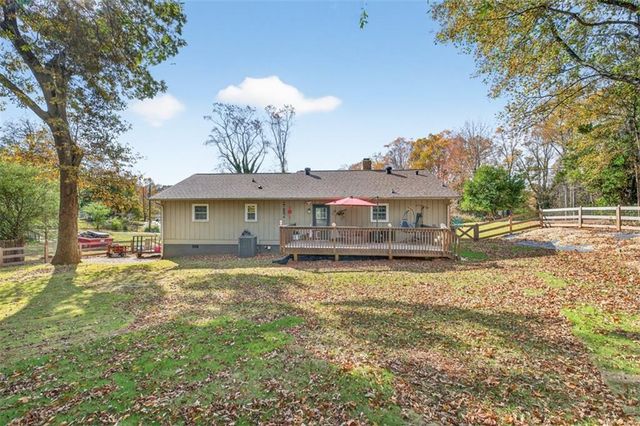 5867 Meadow View Lane, Flowery Branch, GA 30542