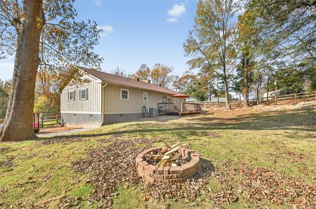 5867 Meadow View Lane, Flowery Branch, GA 30542