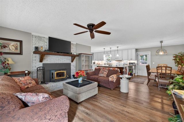 5867 Meadow View Lane, Flowery Branch, GA 30542