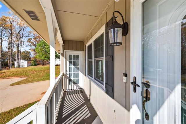 5867 Meadow View Lane, Flowery Branch, GA 30542