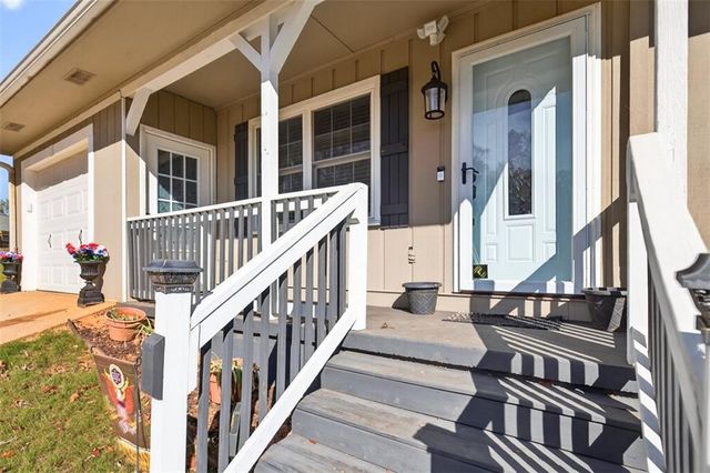 5867 Meadow View Lane, Flowery Branch, GA 30542