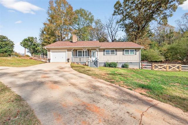 5867 Meadow View Lane, Flowery Branch, GA 30542