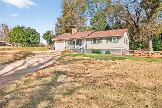 5867 Meadow View Lane, Flowery Branch, GA 30542