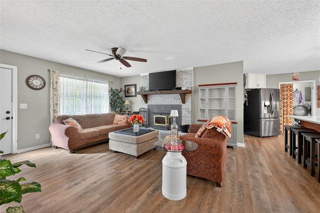 5867 Meadow View Lane, Flowery Branch, GA 30542