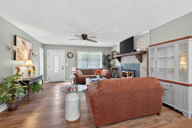 5867 Meadow View Lane, Flowery Branch, GA 30542