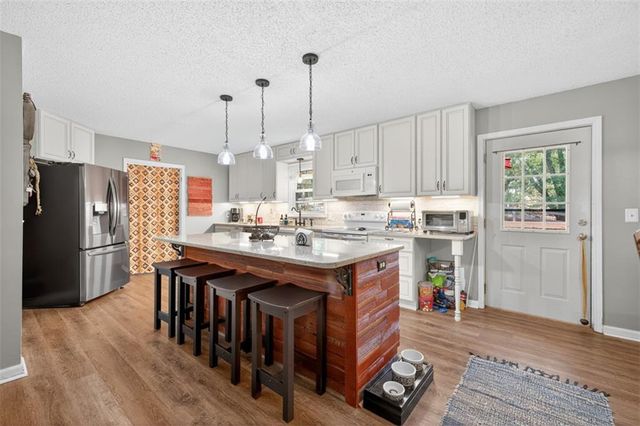 5867 Meadow View Lane, Flowery Branch, GA 30542