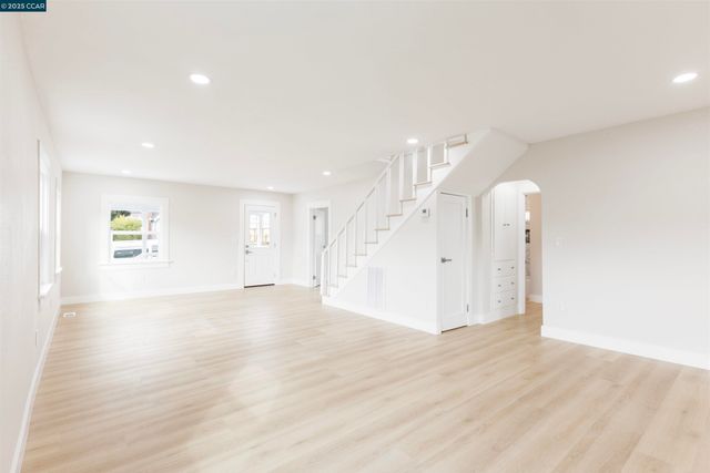 3500 66th Ave, Oakland, CA 94605