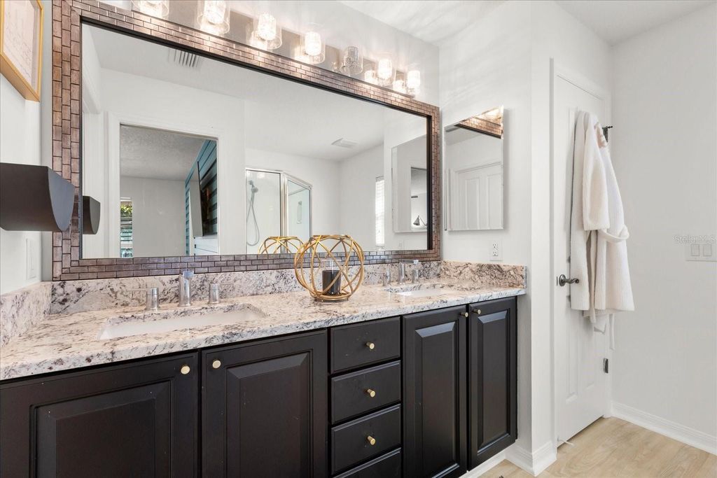 Image 14 of property listing at 8275 SE 177TH WINTERTHUR LOOP, The Villages, FL 32162