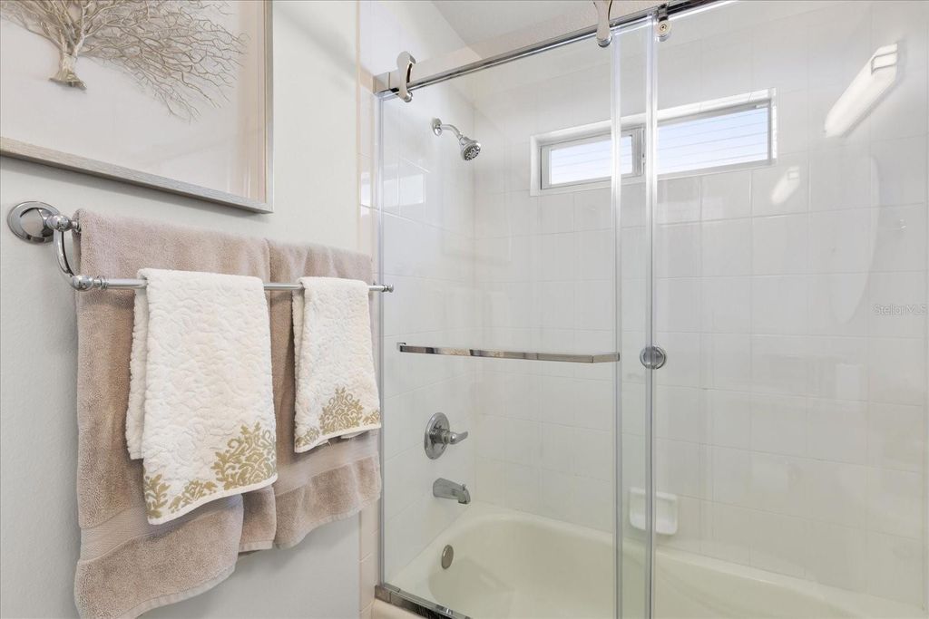 Image 20 of property listing at 8275 SE 177TH WINTERTHUR LOOP, The Villages, FL 32162