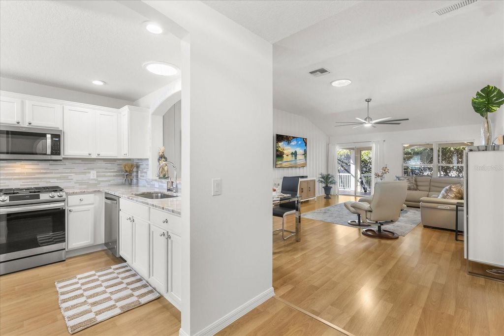 Image 3 of property listing at 8275 SE 177TH WINTERTHUR LOOP, The Villages, FL 32162