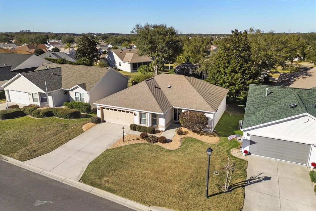 Image 31 of property listing at 8275 SE 177TH WINTERTHUR LOOP, The Villages, FL 32162