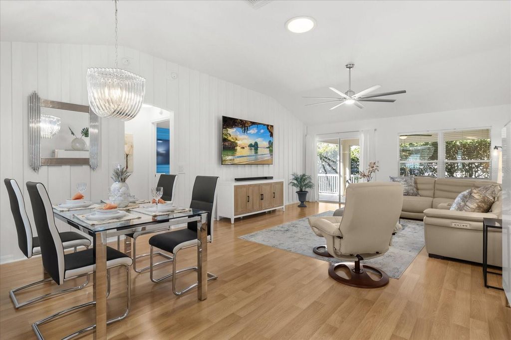 Image 5 of property listing at 8275 SE 177TH WINTERTHUR LOOP, The Villages, FL 32162