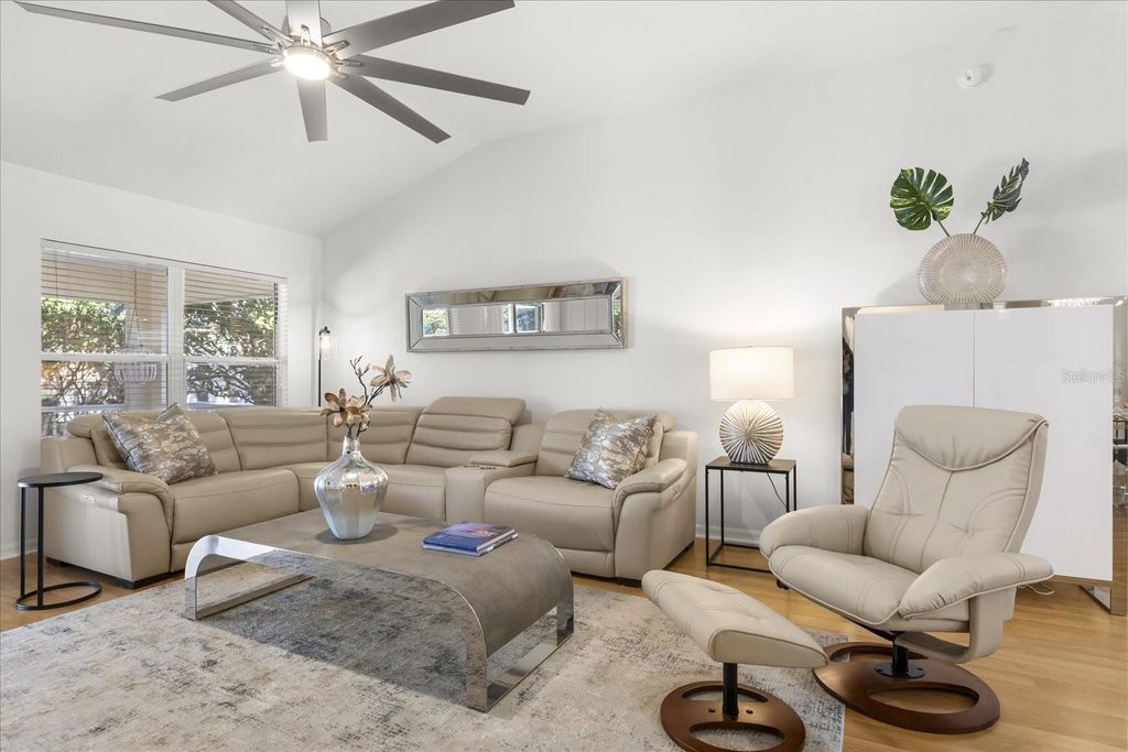 Image 8 of property listing at 8275 SE 177TH WINTERTHUR LOOP, The Villages, FL 32162