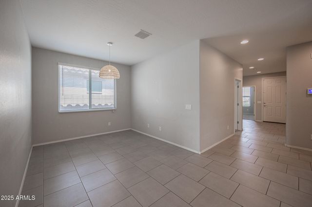 2841 W APOLLO Road, Phoenix, AZ 85041