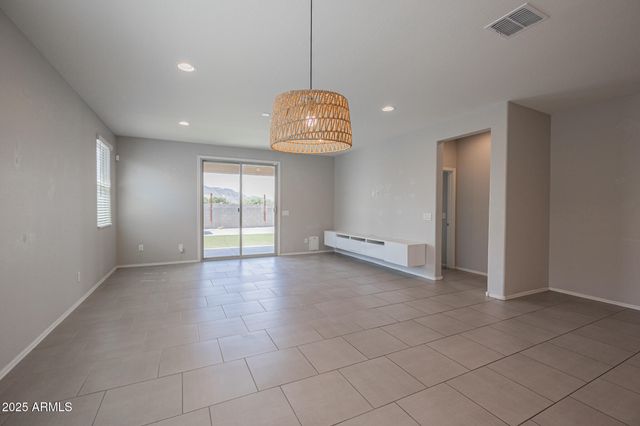 2841 W APOLLO Road, Phoenix, AZ 85041