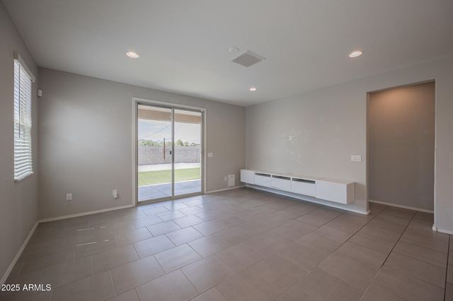 2841 W APOLLO Road, Phoenix, AZ 85041
