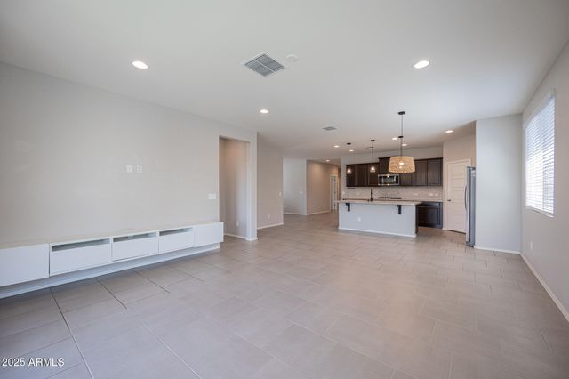 2841 W APOLLO Road, Phoenix, AZ 85041
