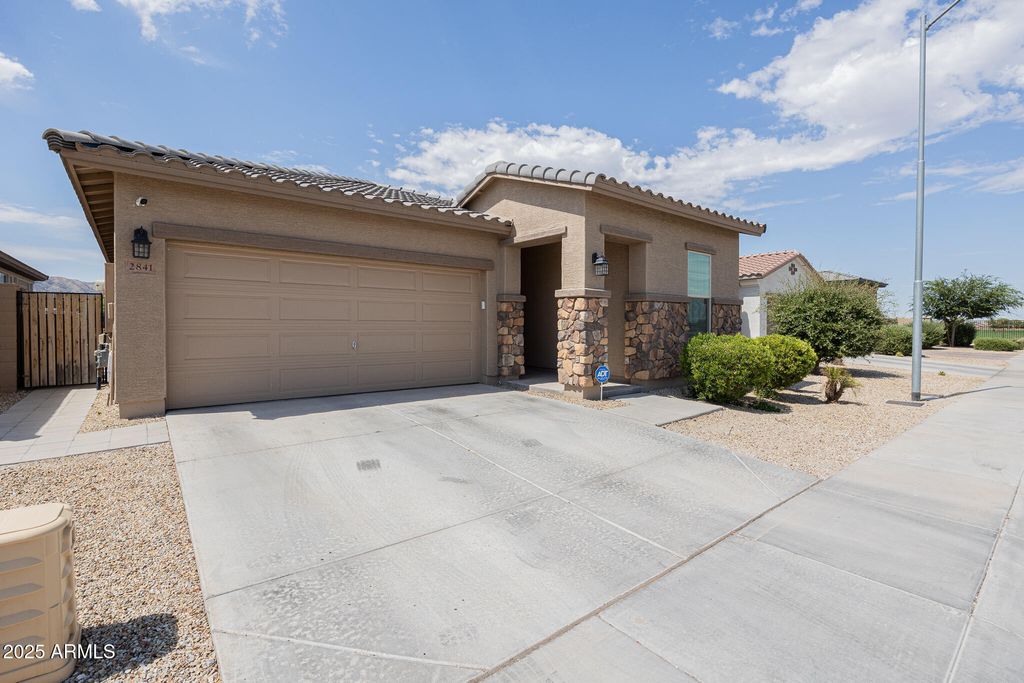 2841 W APOLLO Road, Phoenix, AZ 85041