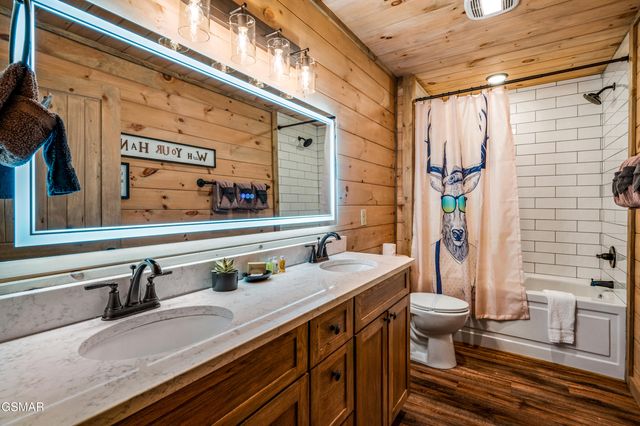 1606 Dove Wing Way, Sevierville, TN 37862