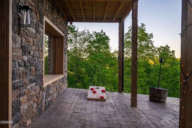 1606 Dove Wing Way, Sevierville, TN 37862