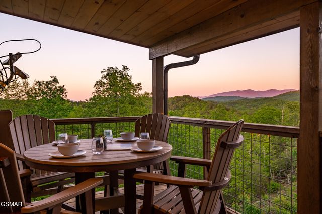 1606 Dove Wing Way, Sevierville, TN 37862