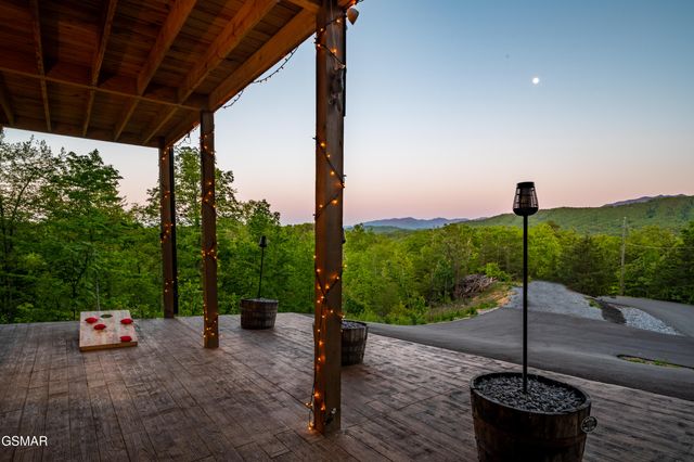 1606 Dove Wing Way, Sevierville, TN 37862