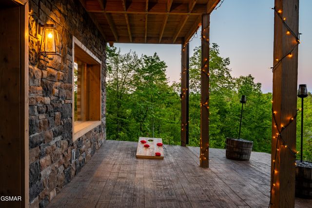 1606 Dove Wing Way, Sevierville, TN 37862