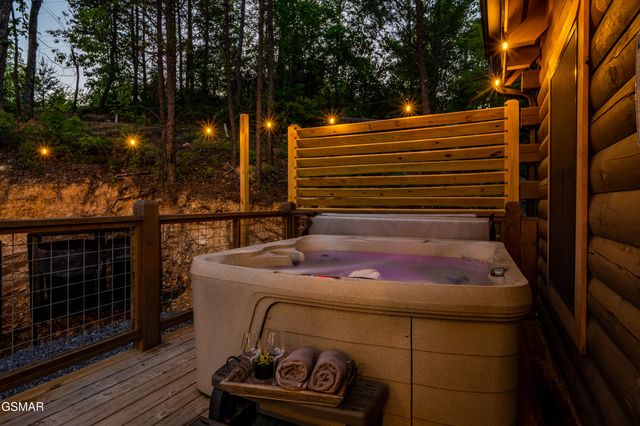 1606 Dove Wing Way, Sevierville, TN 37862