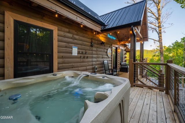 1606 Dove Wing Way, Sevierville, TN 37862