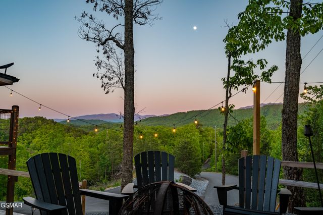 1606 Dove Wing Way, Sevierville, TN 37862