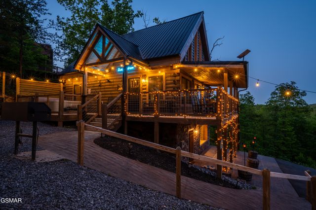 1606 Dove Wing Way, Sevierville, TN 37862