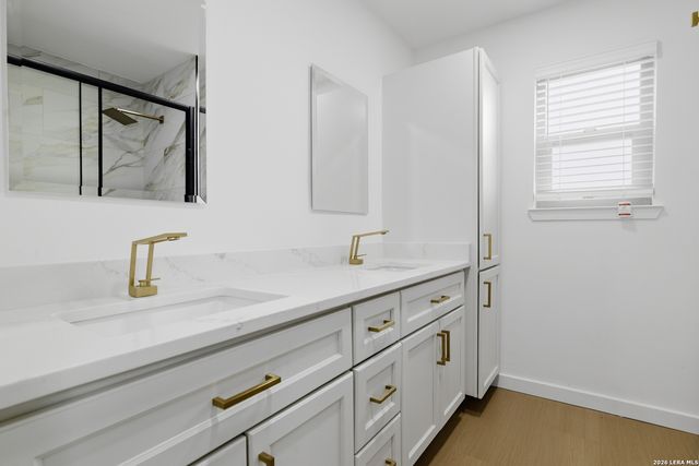 2718 Old Field Dr Apt 1002, San Antonio, TX 78247