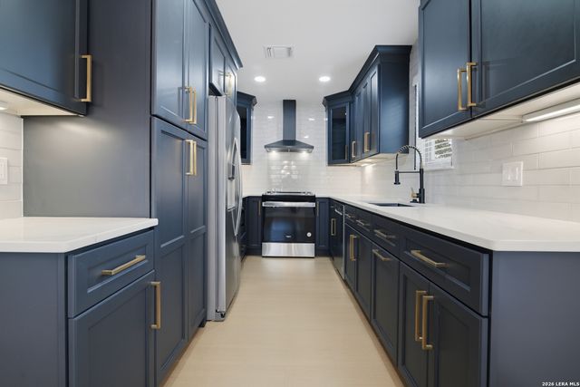 2718 Old Field Dr Apt 1002, San Antonio, TX 78247