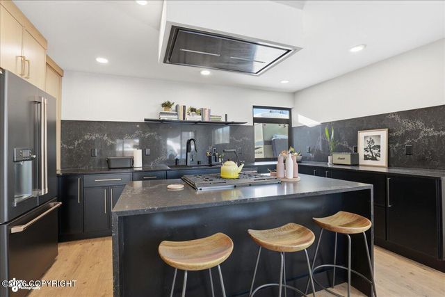 4031 Romanzof Circle, Anchorage, AK 99517