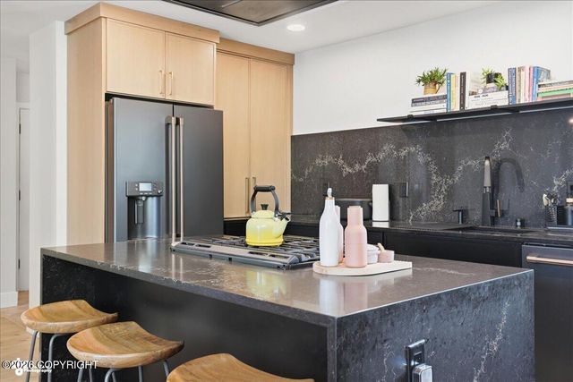 4031 Romanzof Circle, Anchorage, AK 99517