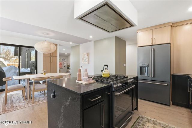 4031 Romanzof Circle, Anchorage, AK 99517