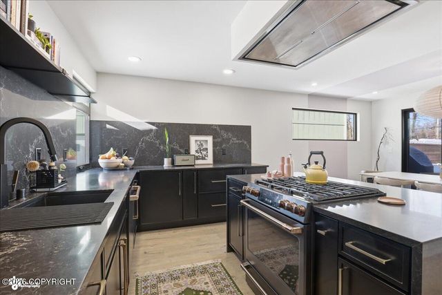 4031 Romanzof Circle, Anchorage, AK 99517