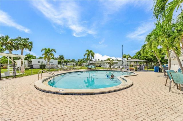 64 Sturbridge LN, Fort Myers, FL 33908