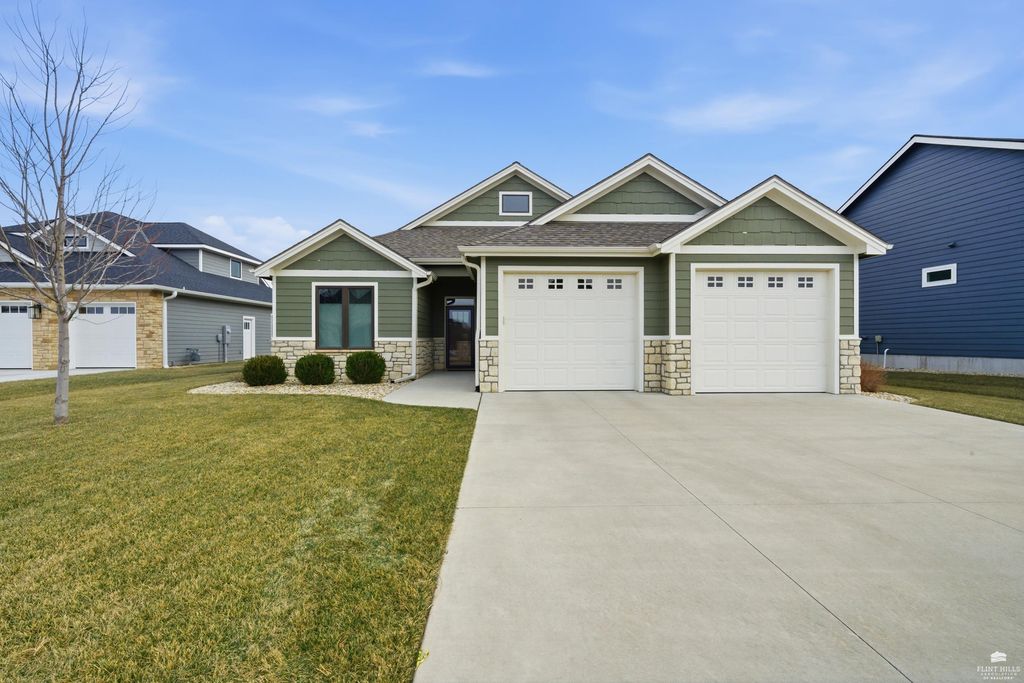 2118 Royal Ridge Circle, Manhattan, KS 66503