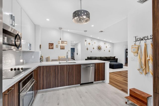 5064 Heatherhill Lane 2208, Boca Raton, FL 33486