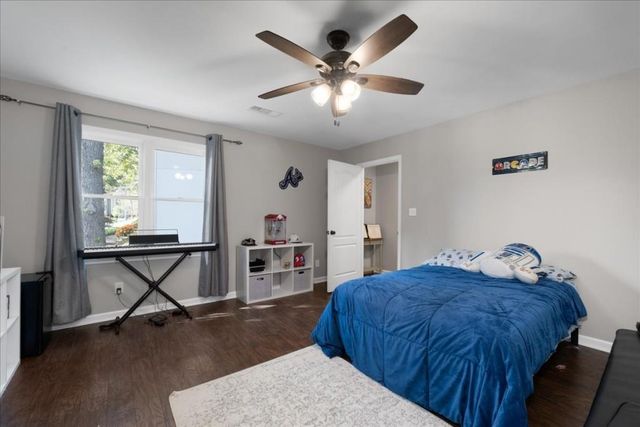 5654 Brookstone NW Drive, Acworth, GA 30101