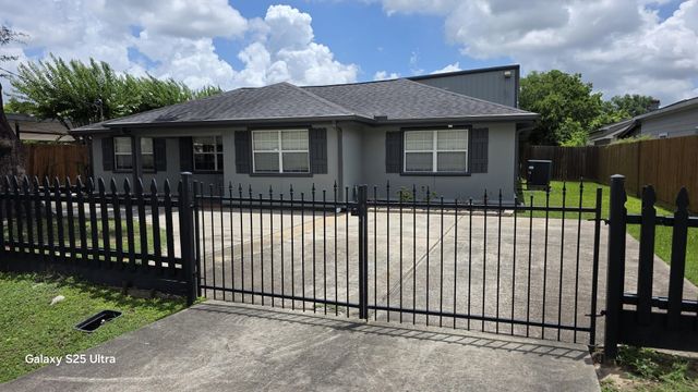 2098 Harland Drive, Houston, TX 77055